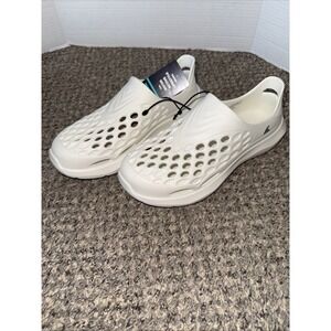 Women's White Rugged Shark Shoes size 5 New